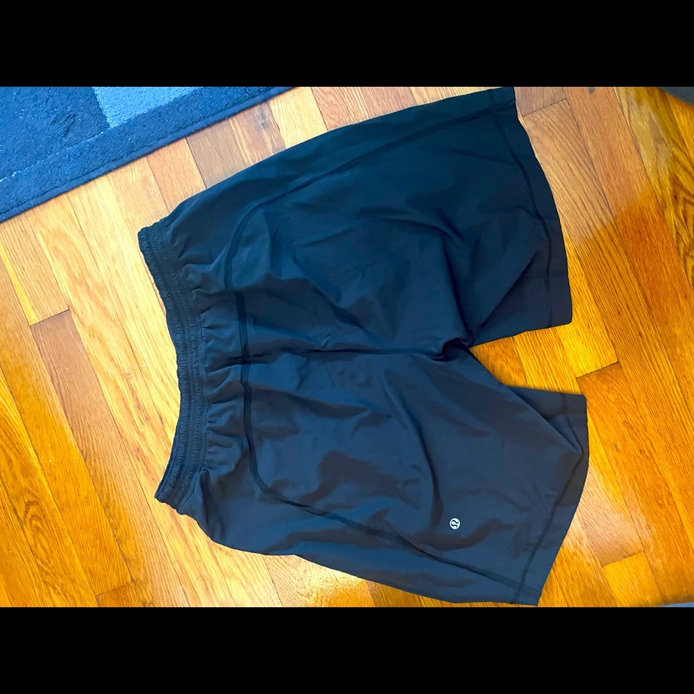 LULULEMON men’s large black shorts. Great condition